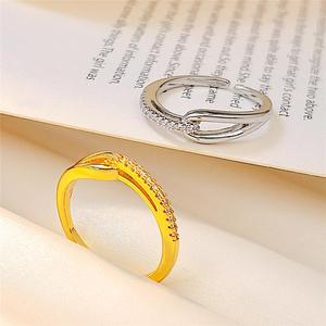 Anello Aperto Regolabile con Fibbia a Ferro di Cavallo e Fila Decorativa di Strass per Donna - Product Image 3