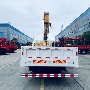 Grue de camion Dongfeng à châssis standard d'exportation, 7 tonnes, 5 sections, bras télescopique à grande hauteur de levage pour les marchés étrangers - Product Image 6