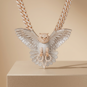 Pendentif Hibou Ailé Iceout en Argent avec Diamant Moissanite, Bijou de Mode Hip Hop de Luxe pour Soirée et Événement, Plume Audacieuse et Détail Raffiné - Product Image 4
