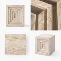 Table de chevet moderne minimaliste pour chambre d'hôtel et salon, en pierre de travertin beige naturel, finition mate luxueuse, socle cube