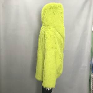 Женское пушистое пальто из искусственного меха - Product Image 5