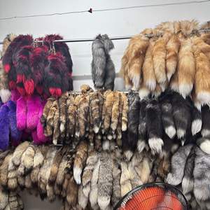 निर्माता थोक अमेरिकी रैकून टेल पेंडेंट बिग फॉक्स टेल एक्सेसरीज कार बैग पेंडेंट कुंजी रिंग - Product Image 4