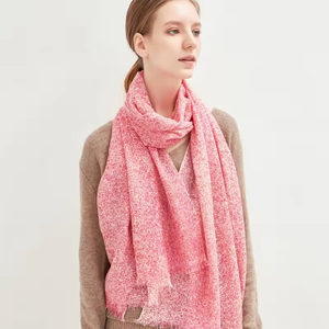 Bufanda de mezcla de lana con degradado moteado y logotipo personalizado, chal largo de invierno de 4 colores multitono - Product Image 6