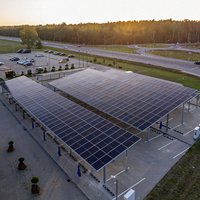 Structure de carport solaire personnalisée pour station de recharge de véhicules électriques, abri de stationnement photovoltaïque avec structure en aluminium