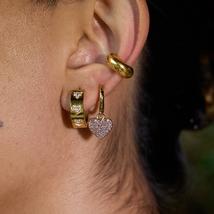Pendientes Geométricos de Oro de 18K con Forma de Corazón y Circonita Blanca en Engaste de Bisel para Uso Diario JDE0304006/JDE0304007 - Product Image 2