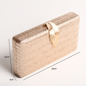 Textura cepillada Bv Style Gold Leaf Decoración Elegante Old Money Style Medieval Bag - Product Image 6