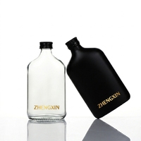 Vente en gros de bouteilles en verre plat noir mat de 200 ml avec bouchon à vis, pour vin, boissons, jus, boisson directe, eau