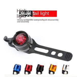 Casco LED de aleación de aluminio recargable para bicicleta, luz brillante de rubí para bicicleta de montaña, lámpara trasera de advertencia con batería de gancho de liberación rápida - Product Image 5
