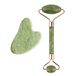 Set de Rodillo Facial y Gua Sha de Jade Verde Natural, Herramienta de Masaje Facial Premium con Marco Dorado Rosa para el Cuidado de la Piel - Product Image 5