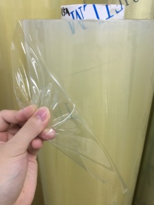 Material de Película Plástica Suave de TPU Súper Transparente de 0.2MM para la Fabricación de Zapatos/Bolsos/Impermeables/Alfombras de Juego - Product Image 4
