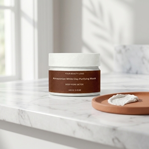 Maschera di Argilla Sbiancante e Detossinante con Niacinamide, AHA e Centella per la Cura della Pelle Mista - Product Image 2