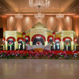 ฉากหลังเวทีงานแต่งงานสุดหรู ตกแต่งด้วยดอกไม้ สำหรับงานอีเว้นท์ งานปาร์ตี้  แผงตกแต่งห้องจัดเลี้ยง ผลิตโดยผู้ผลิตชาวอินเดีย - Product Image 1