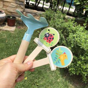 Juego de Nueve Piezas de Juguetes de Playa para Niños, Multiusos, para Exteriores, Incluye Pala de Arena de Madera y Artículos de Plástico, Juego al Aire Libre - Product Image 4