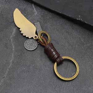 Llavero de Metal con Colgante de Pluma Retro de Ala Derecha, Hecho a Mano, Personalizado, de Aleación, Versátil, para Regalo - Product Image 4