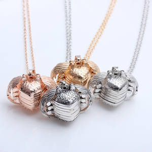 Collana Personalizzata alla Moda con Ciondolo <span class=keywords><strong>Portafoto</strong></span> Multistrato Placcato Oro, <span class=keywords><strong>Medaglione</strong></span> per Ricordi a Forma di Ape - Product Image 1