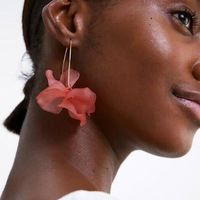 Nouvelles Créations Boucles d'Oreilles Créoles Bohèmes Faites à la Main avec Pétales, Longues Fleurs en Résine Plaqué Or/Argent, Cristal Tendance, Bijoux Élégants pour Femmes