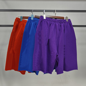 Short unisexe en coton doux idéal pour les sports d'été tenue décontractée confortable toute la journée pour les hommes femmes fabrication - Product Image 1