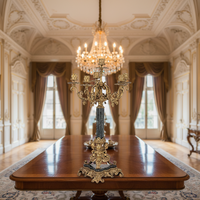 Un candélabre à sept lumières en laiton doré et marbre, style Rococo Revival, pour la décoration de la maison, des palais, des églises et les activités religieuses.