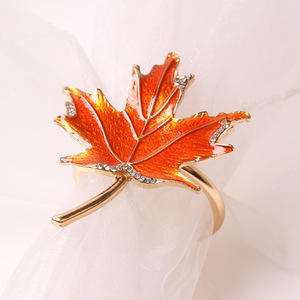 Anneaux de serviette d'automne en forme de feuille d'érable avec cristal, porte-anneaux de serviette pour la décoration de table de mariage - Product Image 5