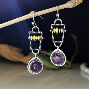 Orecchini Pendenti Creativi con Perline e Dettagli in Pietra Viola, Design Vintage, Accessori di Moda per Donne - Product Image 1