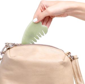 Peigne à cheveux et outil Gua Sha (2 pièces) – Masseur de tête portable et pierre de raclage facial pour <span class=keywords><strong>la</strong></span> thérapie du cuir chevelu, <span class=keywords><strong>la</strong></span> relaxation et le soulagement du stress - Product Image 4