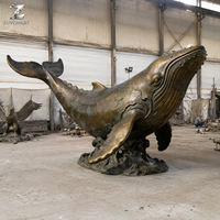 Escultura de ballena de bronce fundida a mano, estatua de animal marino con patina antigua para parques costeros, resorts, plazas y jardines.