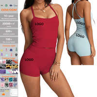 Ensemble de yoga personnalisé en gros, ensemble 2 pièces avec soutien-gorge de sport à col halter et short taille haute, une tenue de fitness luxueuse pour femmes