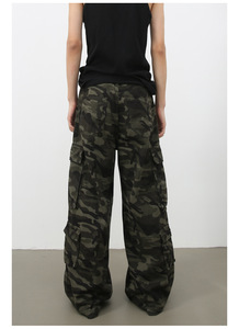 Pantalones de trabajo unisex con estampado de camuflaje, con múltiples bolsillos, estilo casual, corte holgado, ropa moderna y a la moda. - Product Image 2