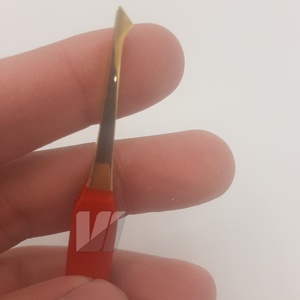 แหนบต่อขนตาสแตนเลสสีแดงด้ามจับเพชรสีทองพร้อมโลโก้ออกแบบได้ตามต้องการ - Product Image 6