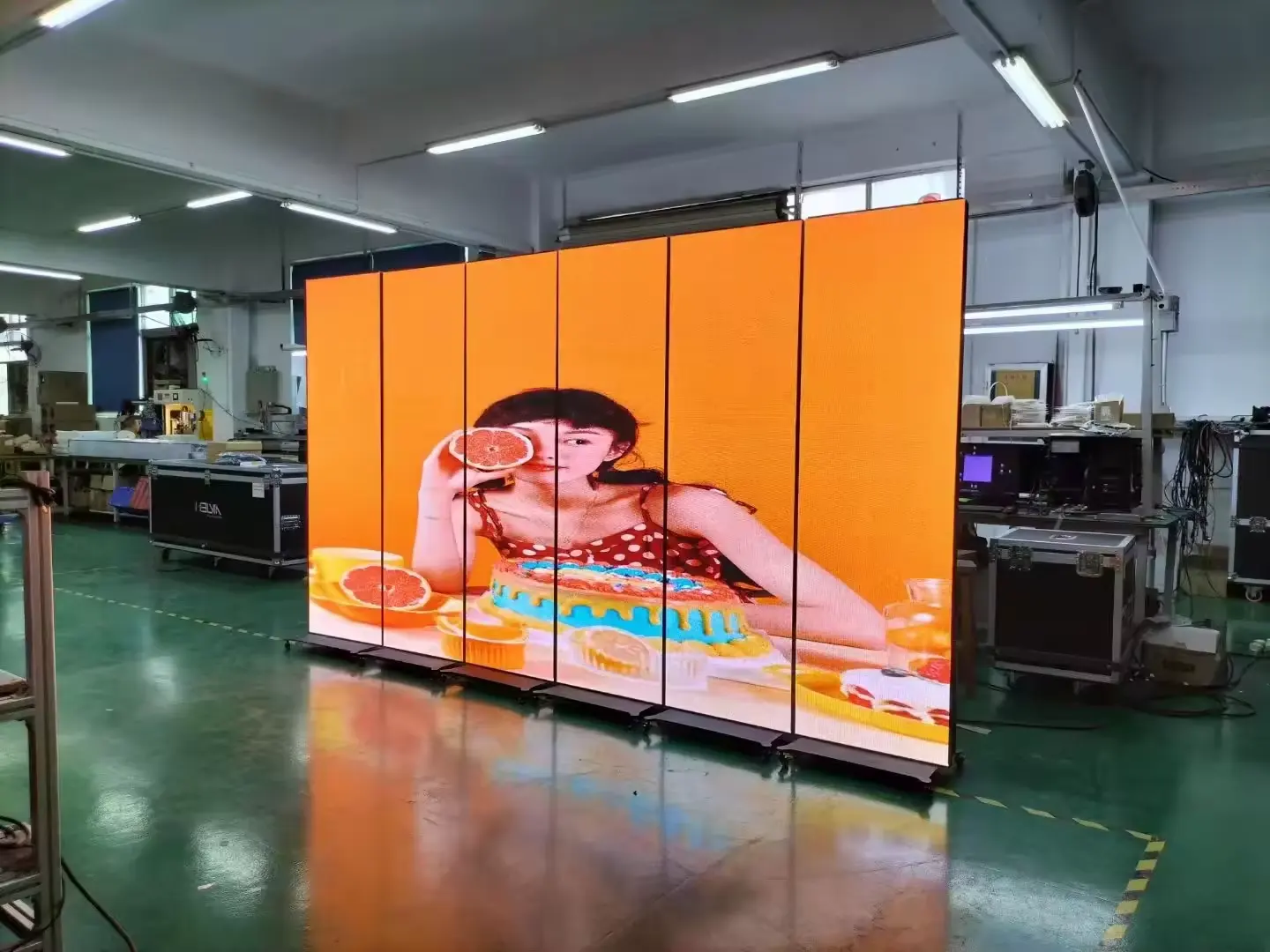 Led Poster Full Color Indoor Commerical Advertising Led Mirror Screen P2.5 Fashion Led Digital Display