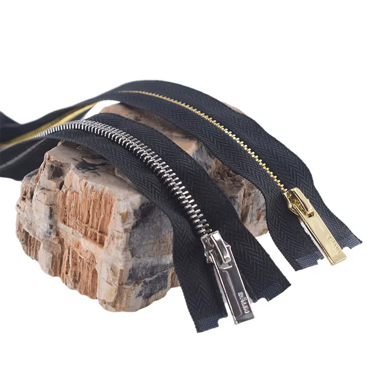 Customized Heavy Duty Zippers Gold Engraved Logo Big Teeth and Sliders Nylon Metal zipper for Handbag