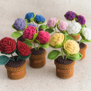 Planta artificial de rosas simuladas en maceta, regalo de flor artificial tejida a mano, ramo de ganchillo de hilo, planta en maceta terminada - Product Image 4