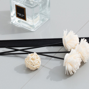 Nouveau design Diffuseur d'aromathérapie sans flamme 150 ml avec bâtonnets en rotin et boules de roseaux à la lavande pour rafraîchir la maison et la salle de bain - Product Image 2