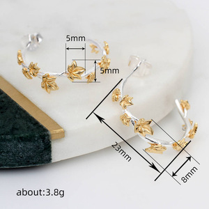 Orecchini a Perno Vintage a Forma di C con Ramo e Fiore per Donne, Gioielli per Orecchie Bicolore a Foglia d'Acero - Product Image 3
