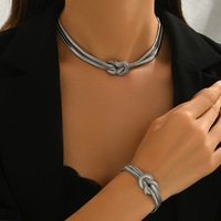 Ensemble de bijoux pour femmes, collier et bracelet en chaîne de serpent double plate plaquée or et rhodium, nœud torsadé en fer
