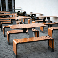 Table de jardin minimaliste, ensemble pique-nique moderne aspect bois avec banc courbé, mobilier public