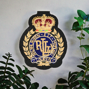 איכות גבוהה מותאם אישית רקמה ידידותית ברזל-על פרח סלק זהב חוט רקמה יד תגים כתפיים מדים - Product Image 2