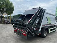 Camion compacteur de déchets diesel 7Cbm 4x2 avec transmission manuelle