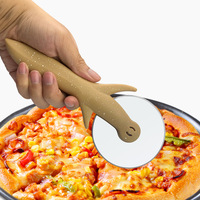 Couteau à pizza pliable en acier inoxydable avec protection et manche en bois, outil de pâtisserie rotatif