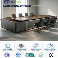 Table de conférence carrée avec plateau épais, fente de gestion des câbles centrale, extrémités arrondies, placage bois, table de réunion de bureau moderne