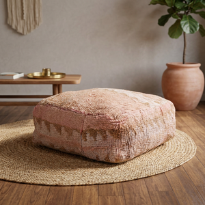 Pouf ottoman carré en velours Kilim marocain fait main, motif géométrique abstrait, pour mariage - Product Image 1