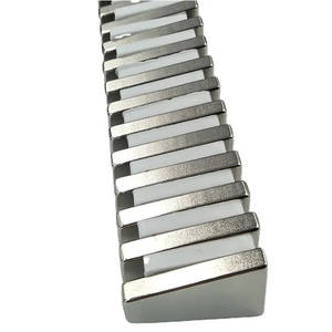 Imán trapezoidal permanente personalizado de alta precisión, imán de neodimio en forma de escalera - Product Image 1