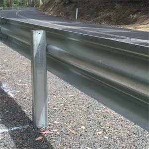CE certificazione di fabbrica fornitura diretta barriera stradale zincata Q235B Q345B acciaio autostrada Guardrail per la sicurezza del traffico
