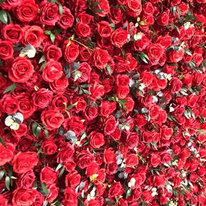 Fondo floral artificial de tonos ricos con flores rojas densas para decoración de bares y bodas - Product Image 6