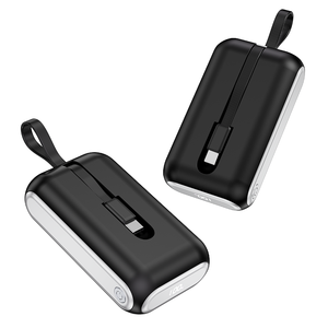 بنك طاقة مع كابلين من نوع C للشحن السريع للهواتف المحمولة - Product Image 1