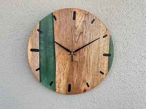 Reloj de Pared Moderno de Resina y Madera, Hecho a Mano, Duradero, Elegante, Funcional, Estilizado y Decorativo, Ideal para Sala de Estar - Product Image 6
