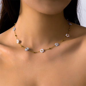 <span class=keywords><strong>Collana</strong></span> Girocollo Delicata con Fiore <span class=keywords><strong>di</strong></span> Perle, Placcata in Oro 18K, Materiale in Lega Impermeabile, Ciondolo a Margherita per Donne - Product Image 6