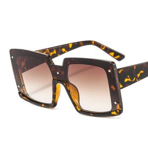 Gafas de Sol Cuadradas de Moda 2025, Marca de Moda, Montura Grande de Doble Color, Negro y Rojo, para Mujer, Gafas de Sol de una Pieza para Hombre y Mujer - Product Image 6