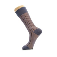 Chaussettes de sport pour hommes épaisses à tube moyen rayé de style professionnel pour l'été respirant à séchage rapide à l'ancienne Logo de fond d'équipage printemps