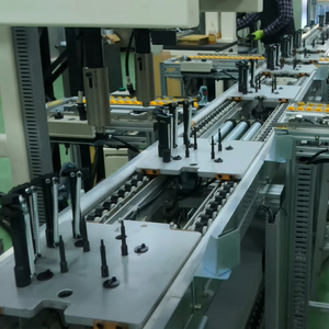 Module de positionnement de précision pour convoyeur à chaîne à double vitesse, assurant un arrêt constant pour l'inspection et l'assemblage automatisés - Product Image 1